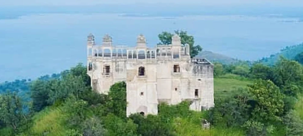 Hawa Mahal and Ruthi Rani Mahal